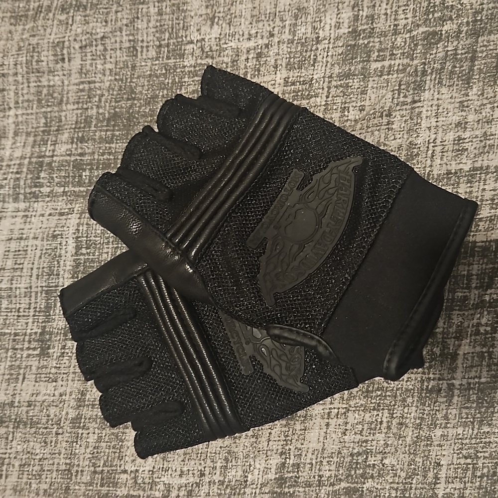 Woman's Harley Davidson fingerless gloves size Small
